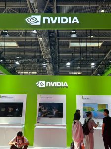 财报超预期，下个季度更惊人，英伟达坐实“AI霸主”地位_华夏商业网_华夏商业网_华夏财经_华夏资讯