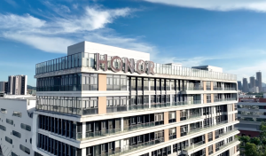 荣耀与张雪机车战略合作,计划推出联名产品_华夏商业网_华夏商业网_华夏财经_华夏资讯