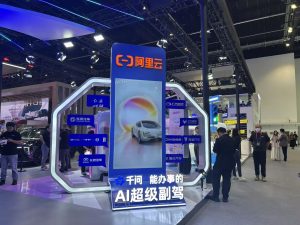 阿里千问被曝进入特斯拉中国车机深度测试，国产大模型“双轨上车”提速_华夏商业网_华夏商业网_华夏财经_华夏资讯